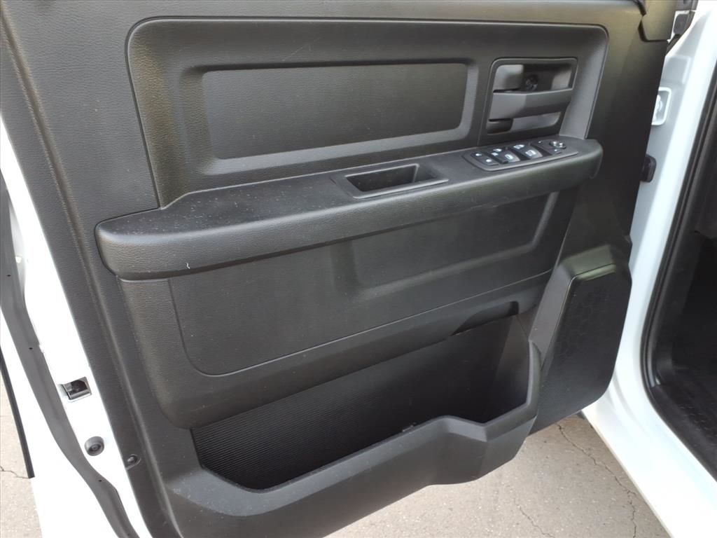 RAM 1500 Classic Tradesman 4x4 Crew Cab 5'7" Box 2022