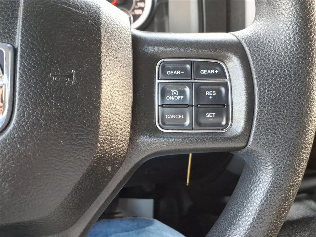 RAM 1500 Classic Tradesman 4x4 Crew Cab 5'7" Box 2022