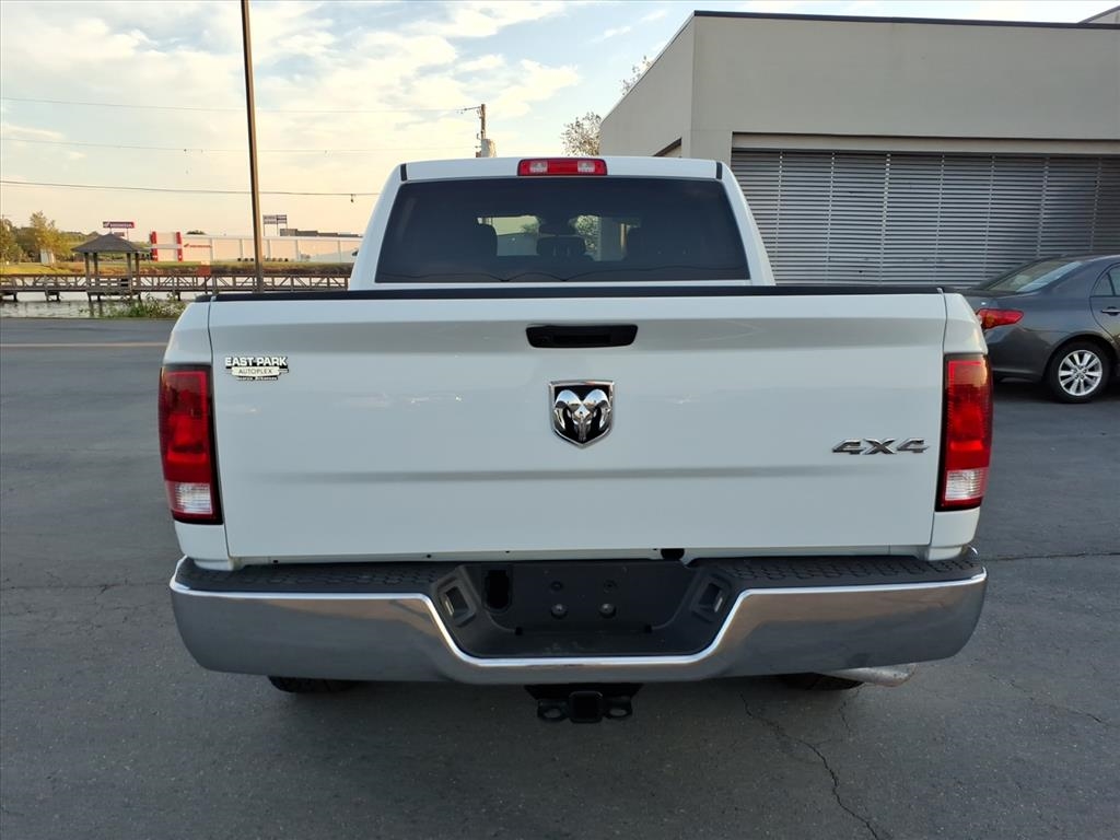 RAM 1500 Classic Tradesman 4x4 Crew Cab 5'7" Box 2022