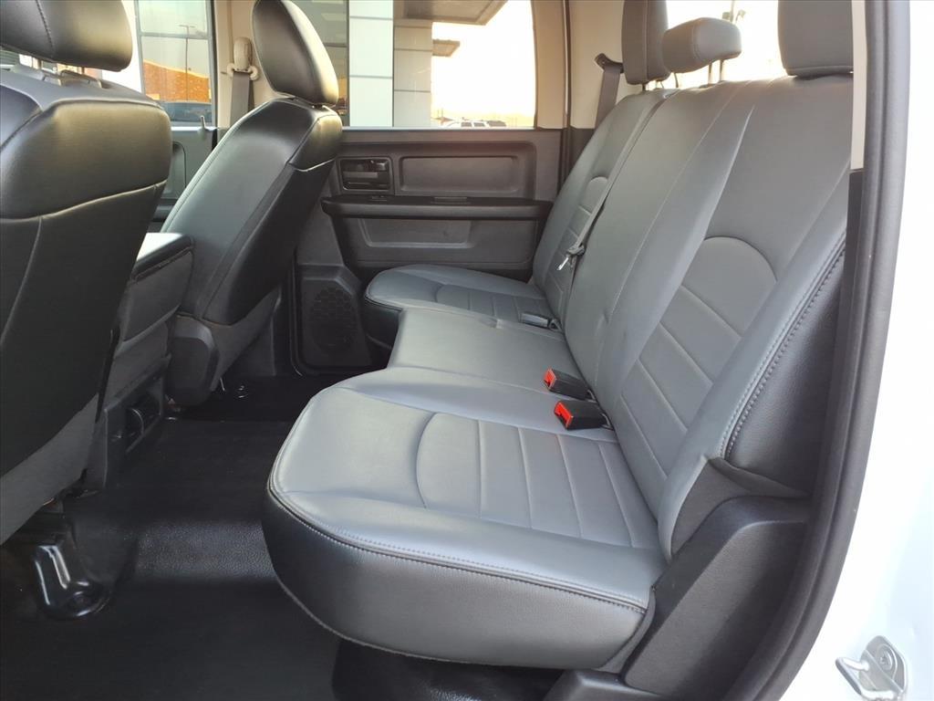 RAM 1500 Classic Tradesman 4x4 Crew Cab 5'7" Box 2022