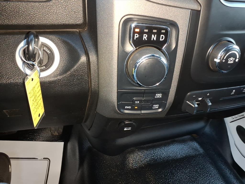 RAM 1500 Classic Tradesman 4x4 Crew Cab 5'7" Box 2022