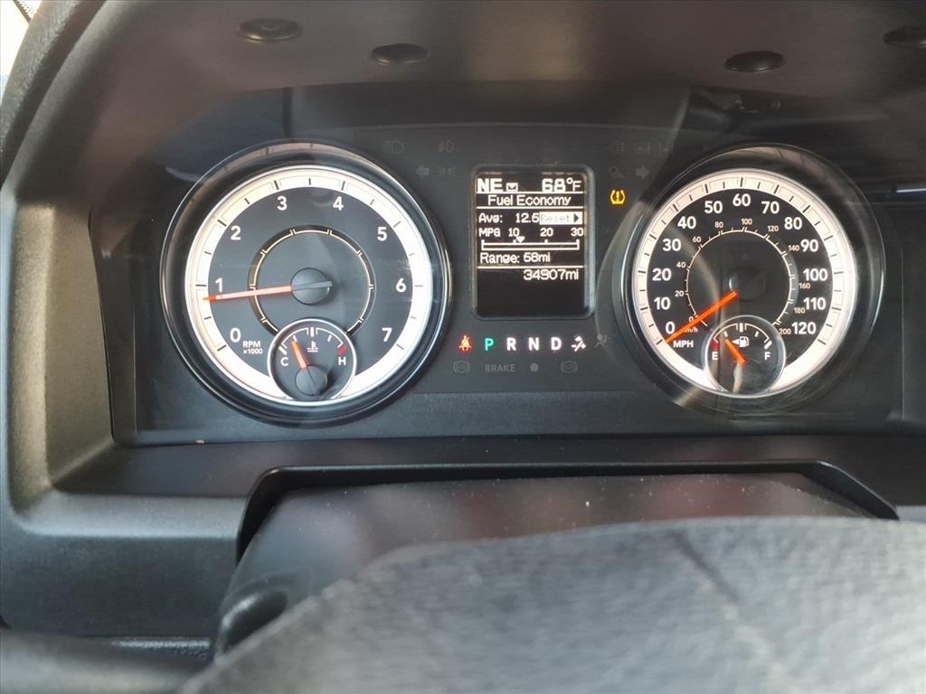 RAM 1500 Classic Tradesman 4x4 Crew Cab 5'7" Box 2022