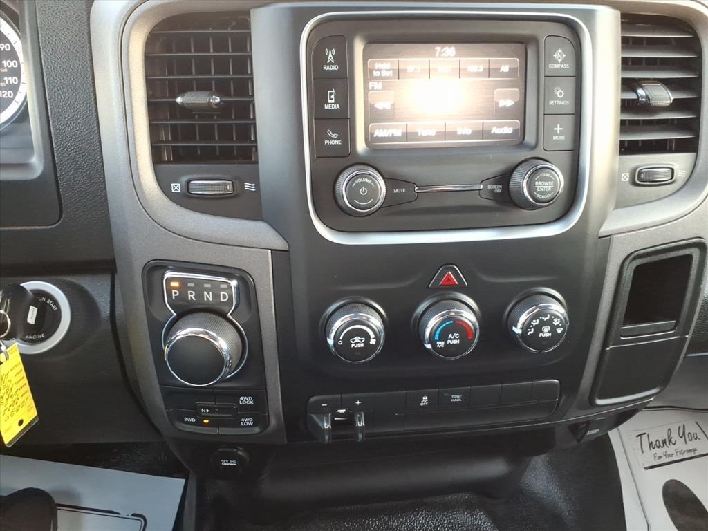 RAM 1500 Classic Tradesman 4x4 Crew Cab 5'7" Box 2022