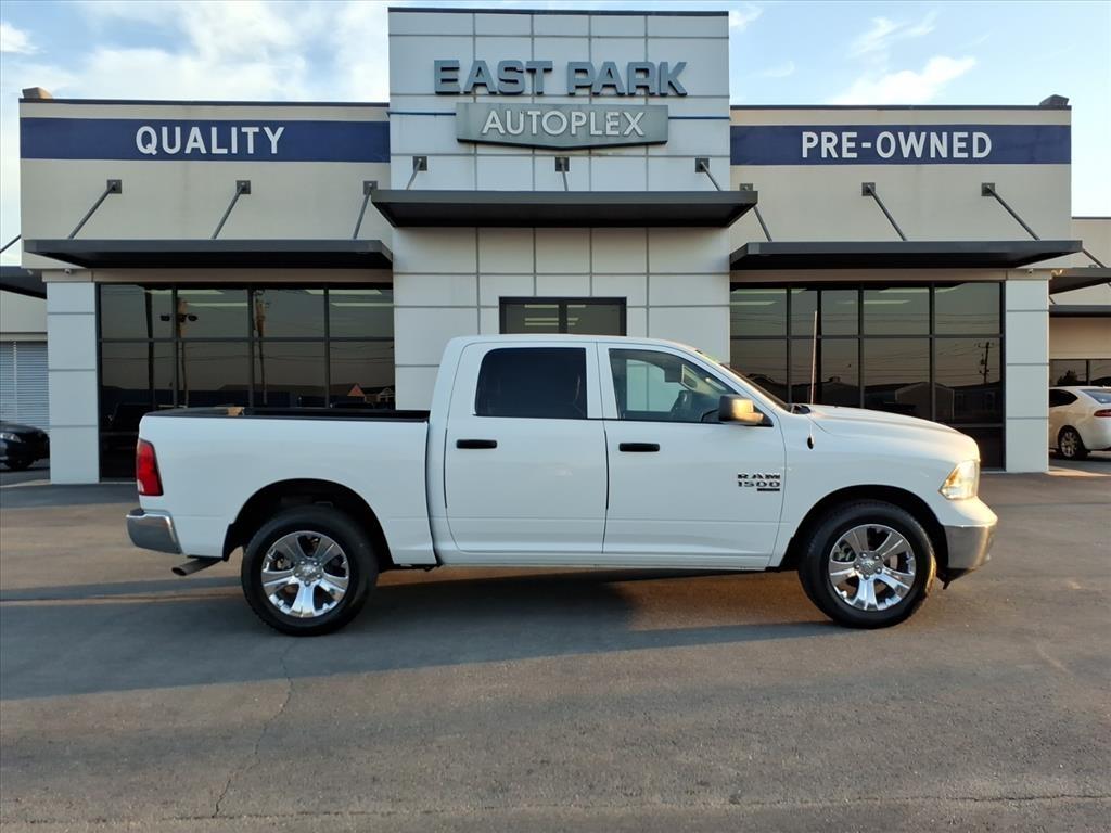 RAM 1500 Classic Tradesman 4x4 Crew Cab 5'7" Box 2022
