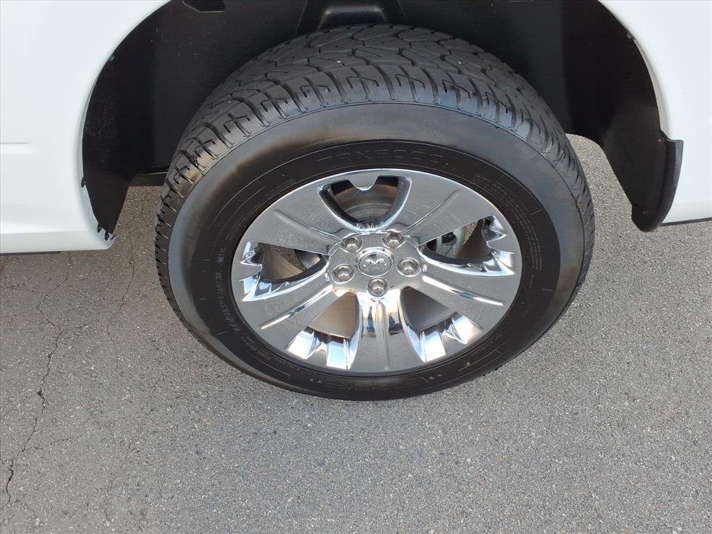 RAM 1500 Classic Tradesman 4x4 Crew Cab 5'7" Box 2022