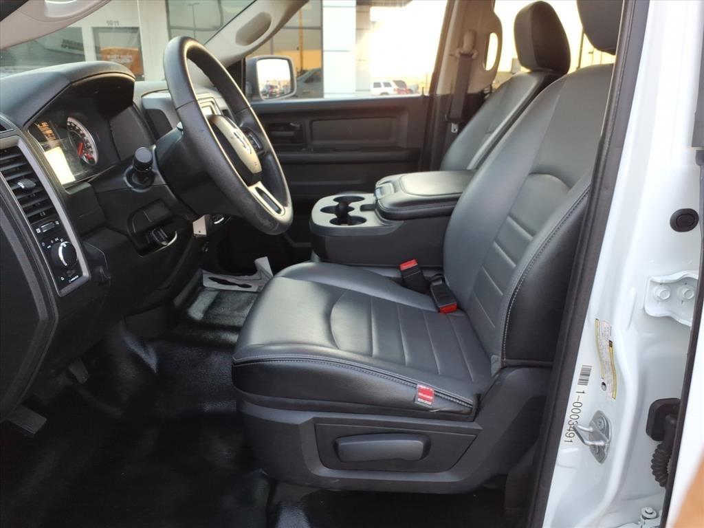 RAM 1500 Classic Tradesman 4x4 Crew Cab 5'7" Box 2022