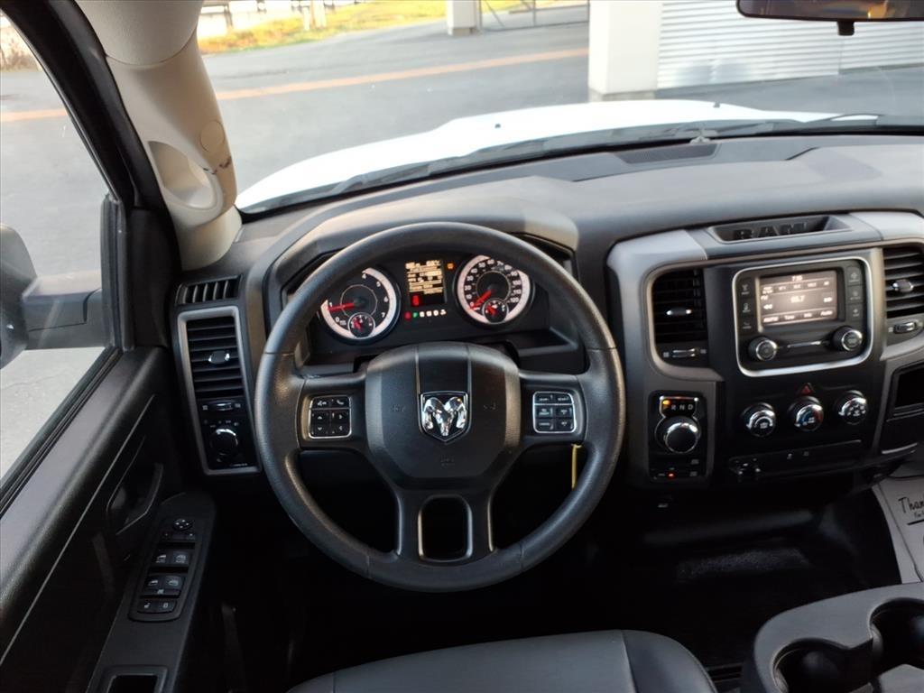 RAM 1500 Classic Tradesman 4x4 Crew Cab 5'7" Box 2022