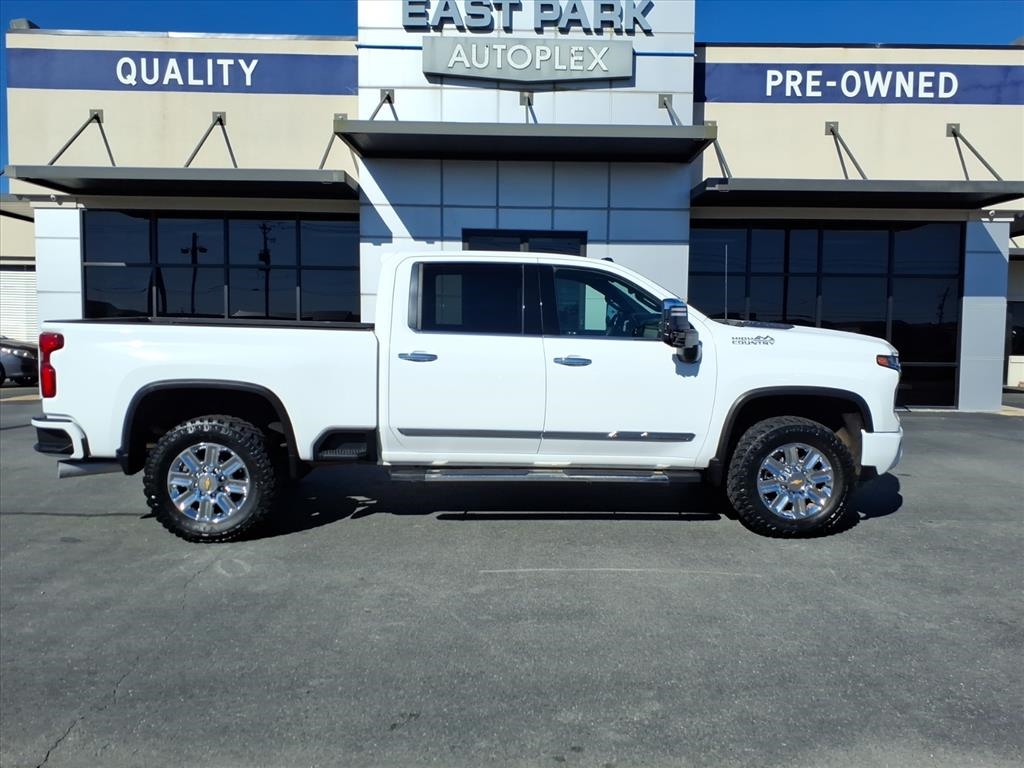 2024 Chevrolet Silverado 2500HD High Country photo 2