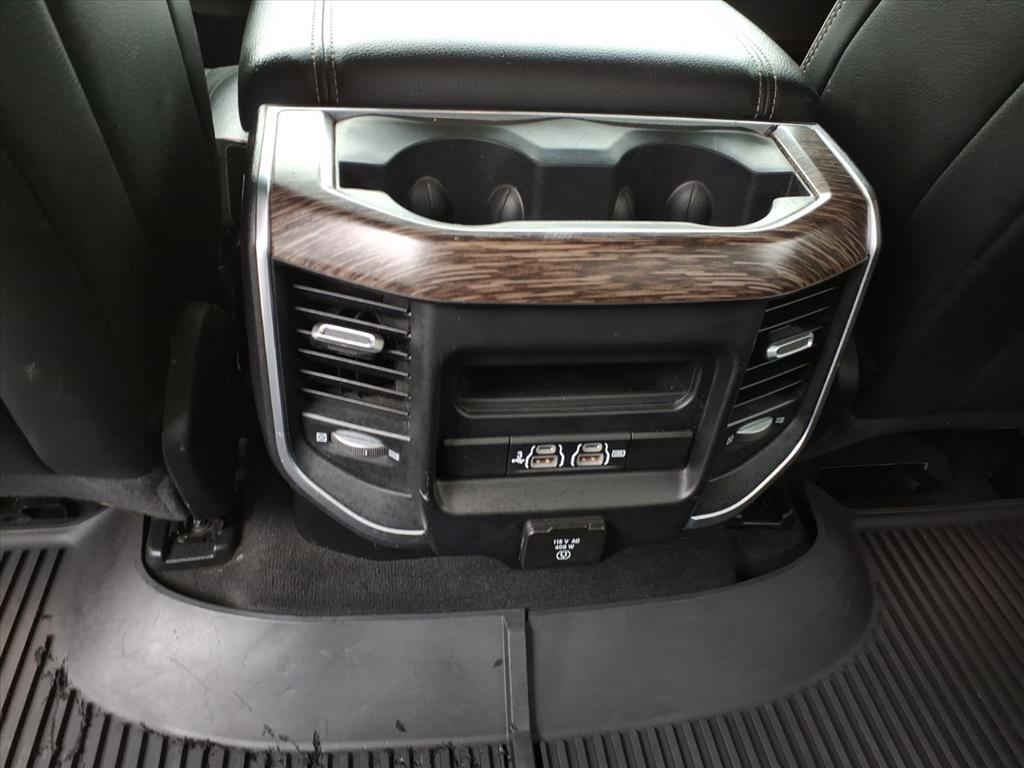 RAM 1500 Laramie 4x4 Crew Cab 5'7" Box 2020