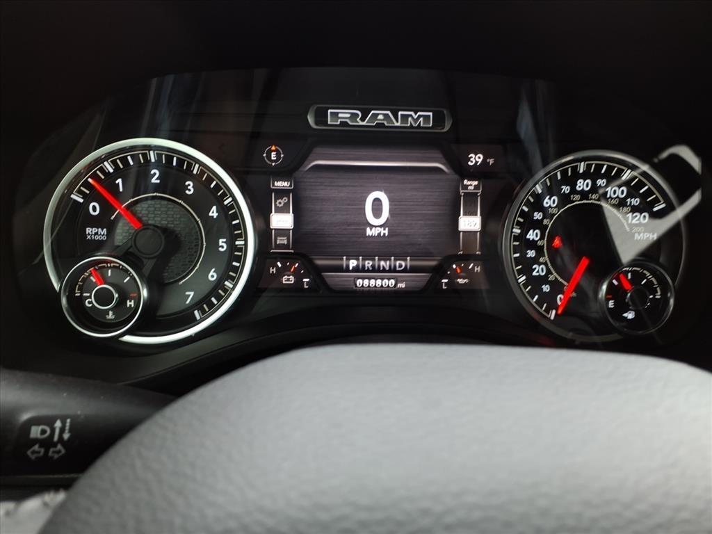 RAM 1500 Laramie 4x4 Crew Cab 5'7" Box 2020