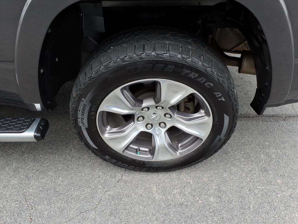 RAM 1500 Laramie 4x4 Crew Cab 5'7" Box 2020