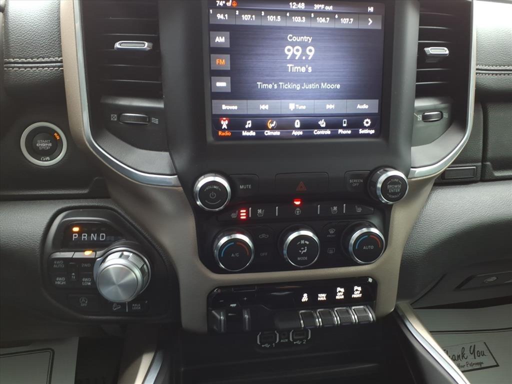 RAM 1500 Laramie 4x4 Crew Cab 5'7" Box 2020