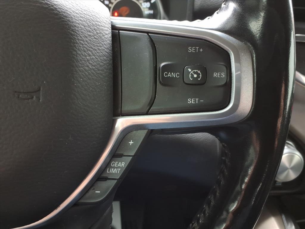 RAM 1500 Laramie 4x4 Crew Cab 5'7" Box 2020