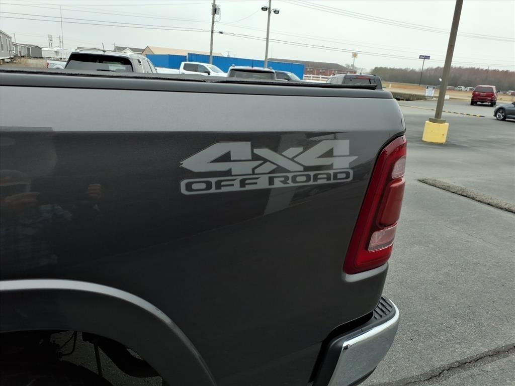 RAM 1500 Laramie 4x4 Crew Cab 5'7" Box 2020