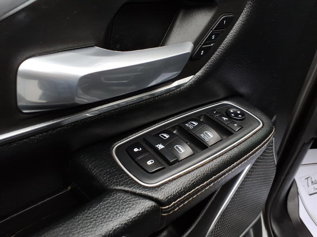 RAM 1500 Laramie 4x4 Crew Cab 5'7" Box 2020