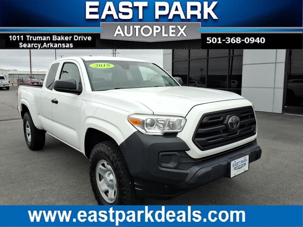 2019 Toyota Tacoma SR's photo