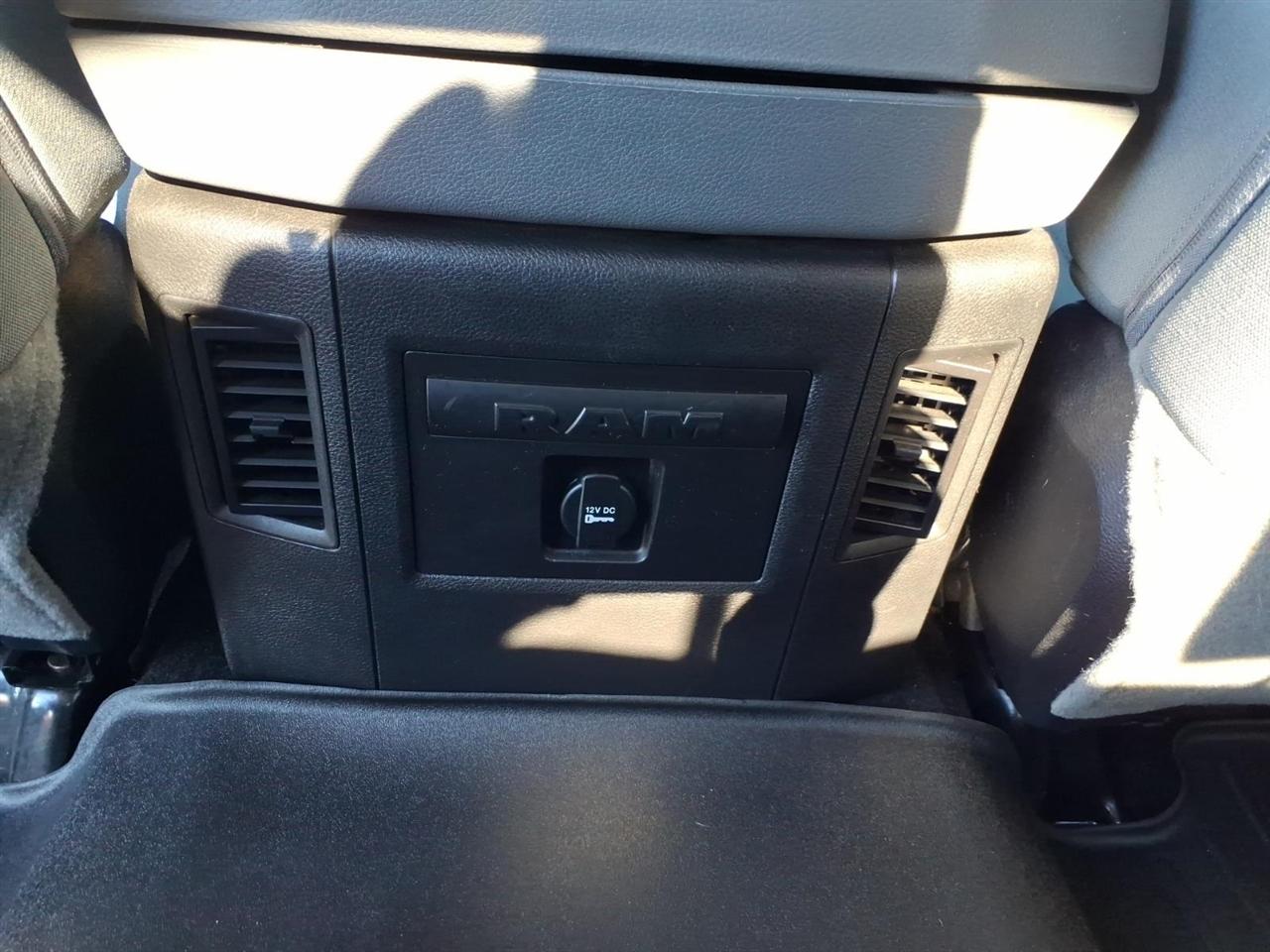 RAM 1500 2WD Crew Cab 140.5" Big Horn 2014