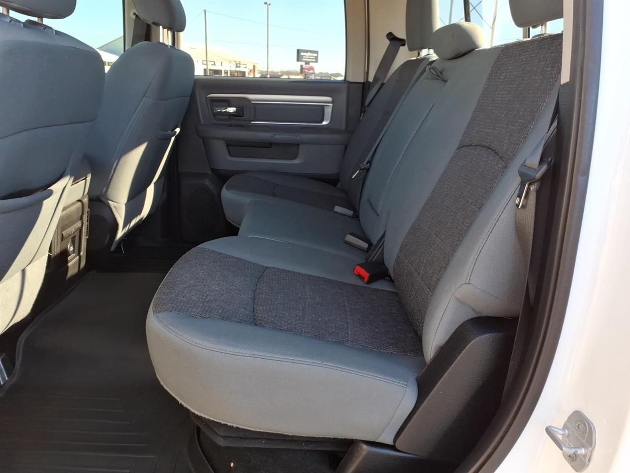 RAM 1500 2WD Crew Cab 140.5" Big Horn 2014