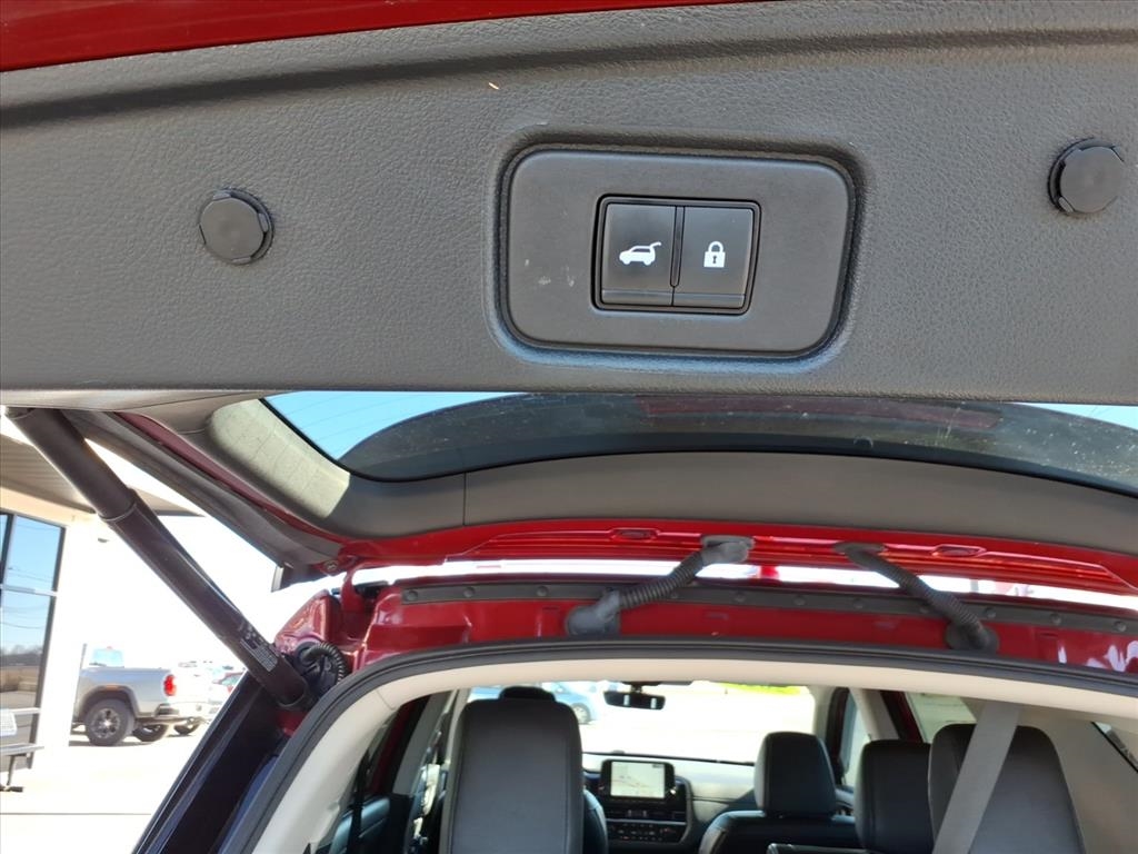 Nissan Pathfinder SL 2WD 2023