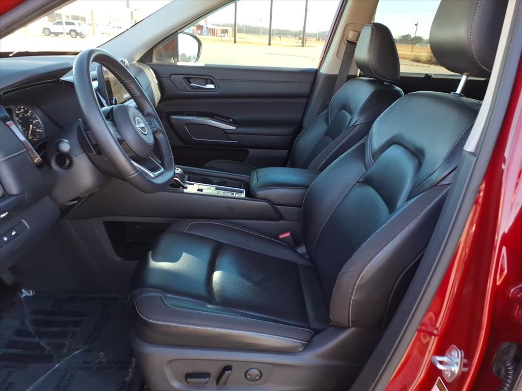 Nissan Pathfinder SL 2WD 2023