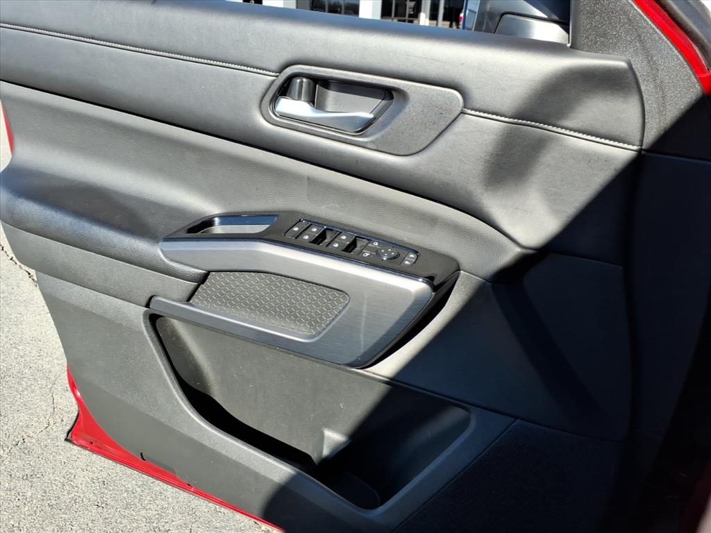 Nissan Pathfinder SL 2WD 2023