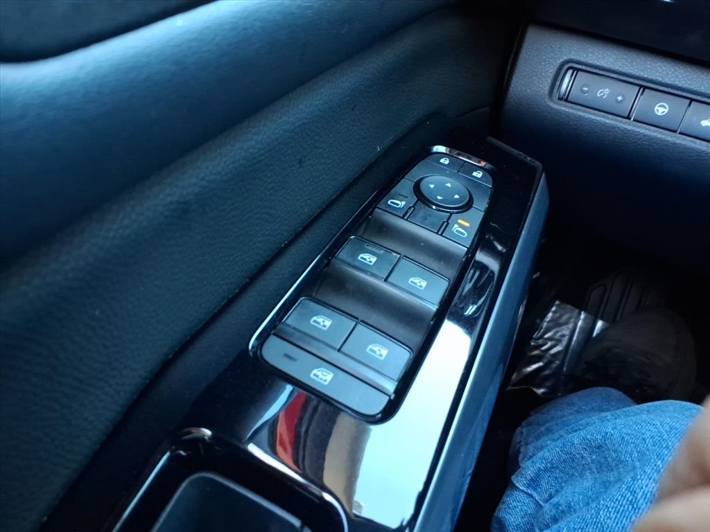 Nissan Pathfinder SL 2WD 2023