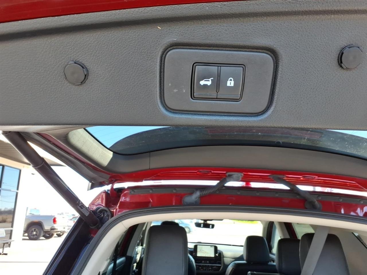 Nissan Pathfinder SL 2WD 2023