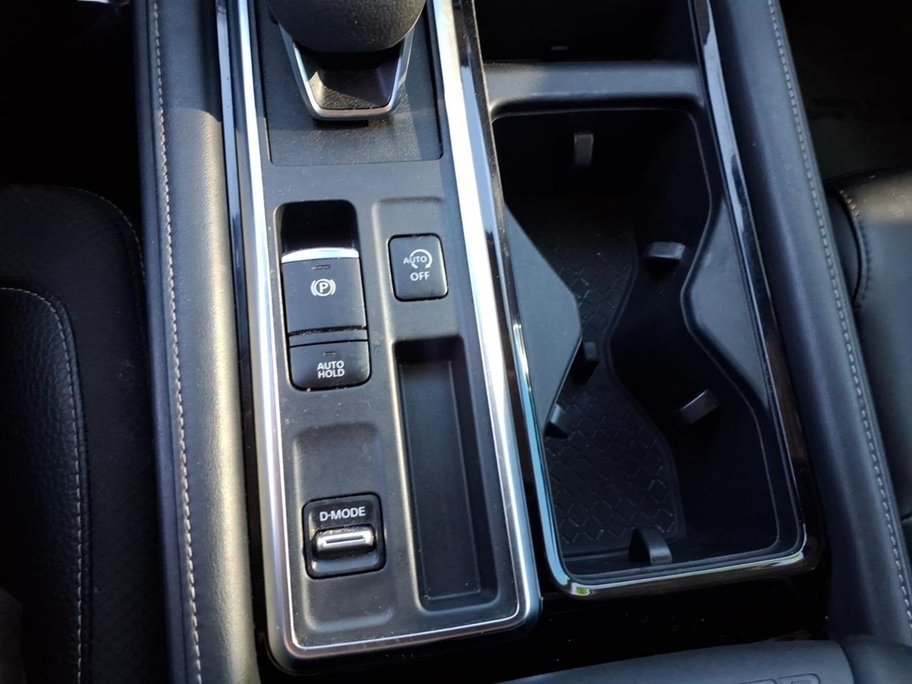 Nissan Pathfinder SL 2WD 2023