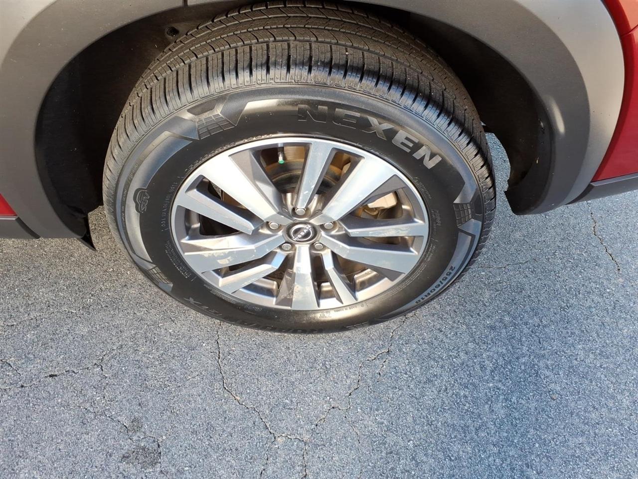 Nissan Pathfinder SL 2WD 2023