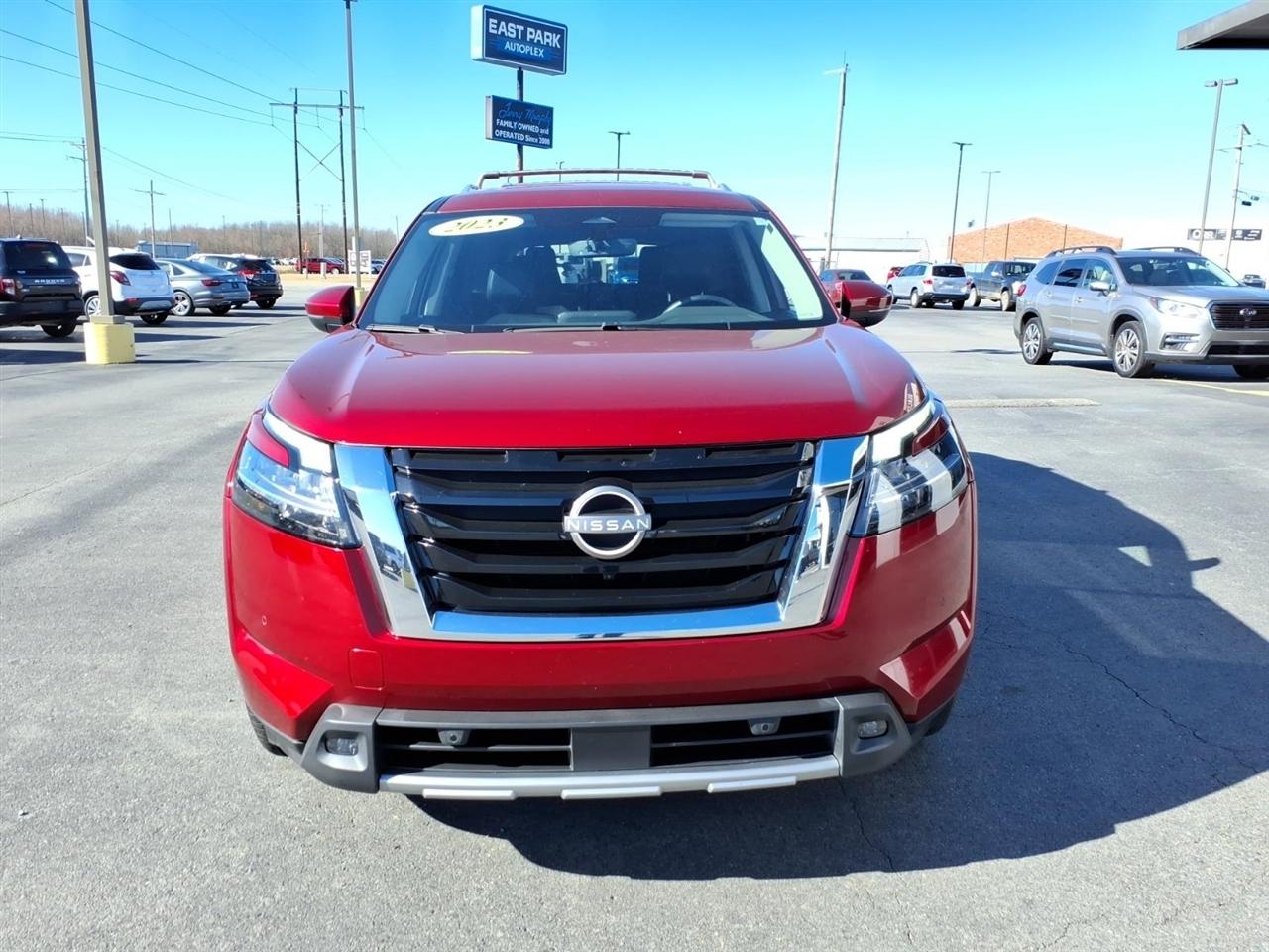 Nissan Pathfinder SL 2WD 2023