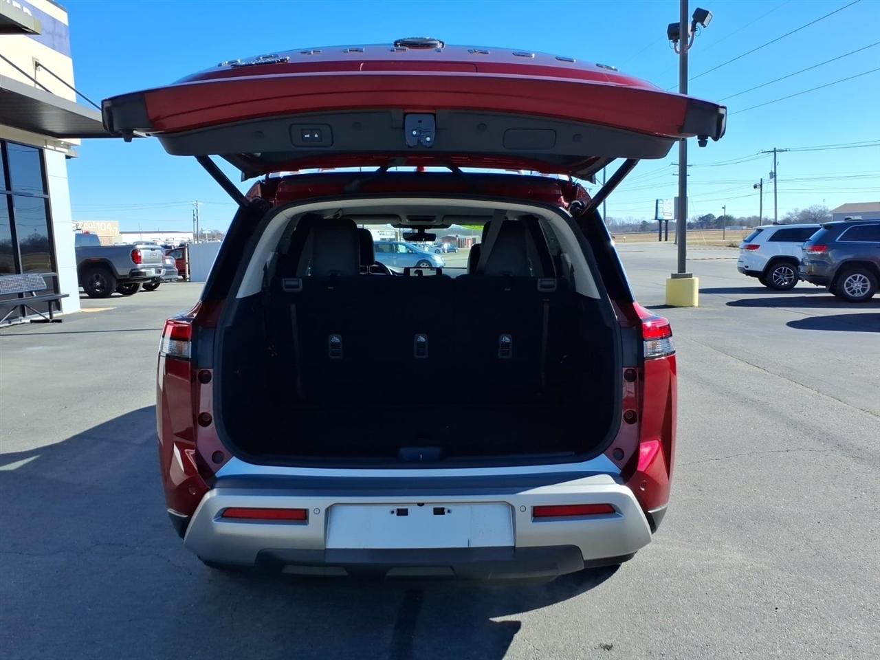 Nissan Pathfinder SL 2WD 2023