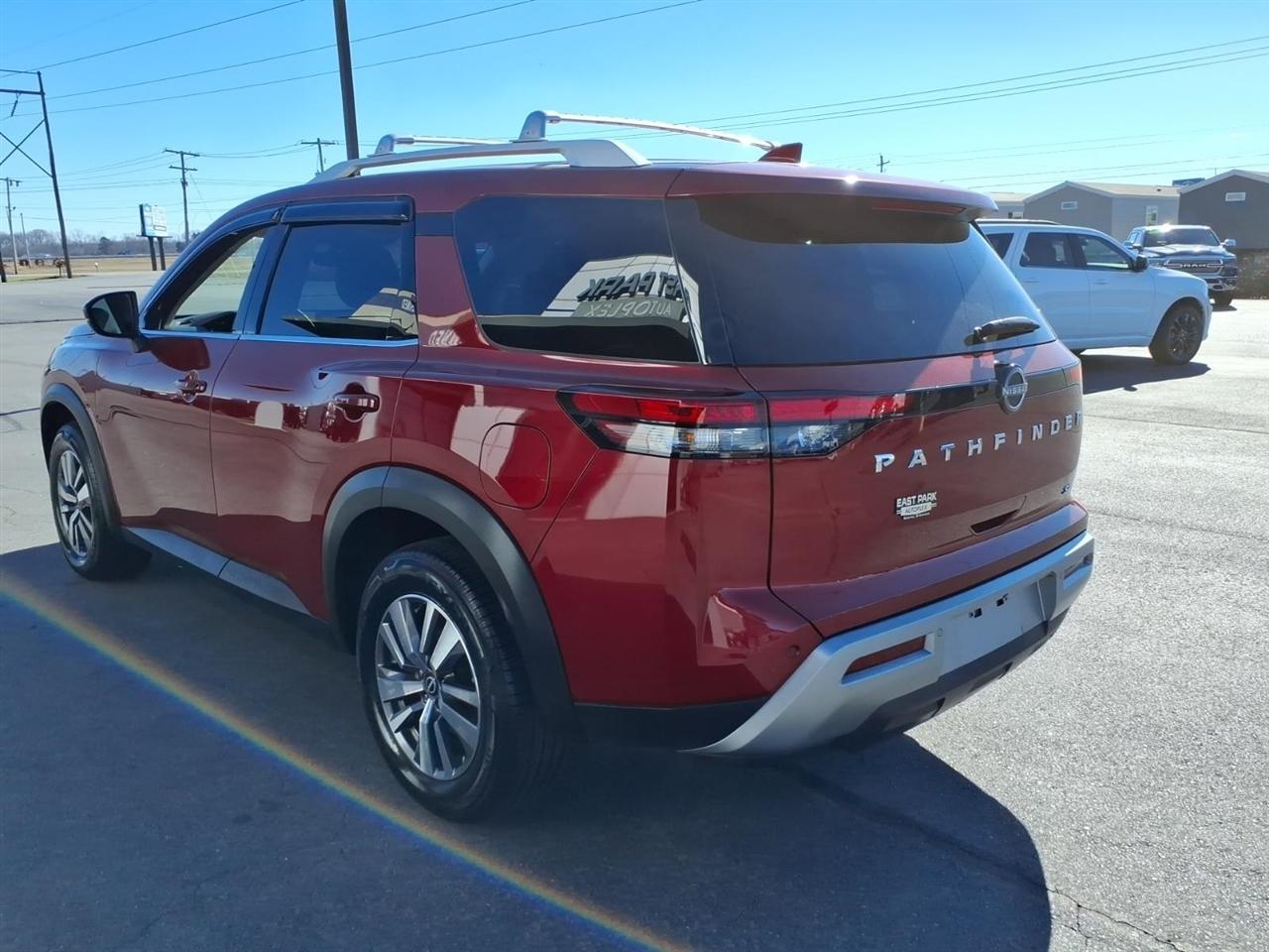 Nissan Pathfinder SL 2WD 2023