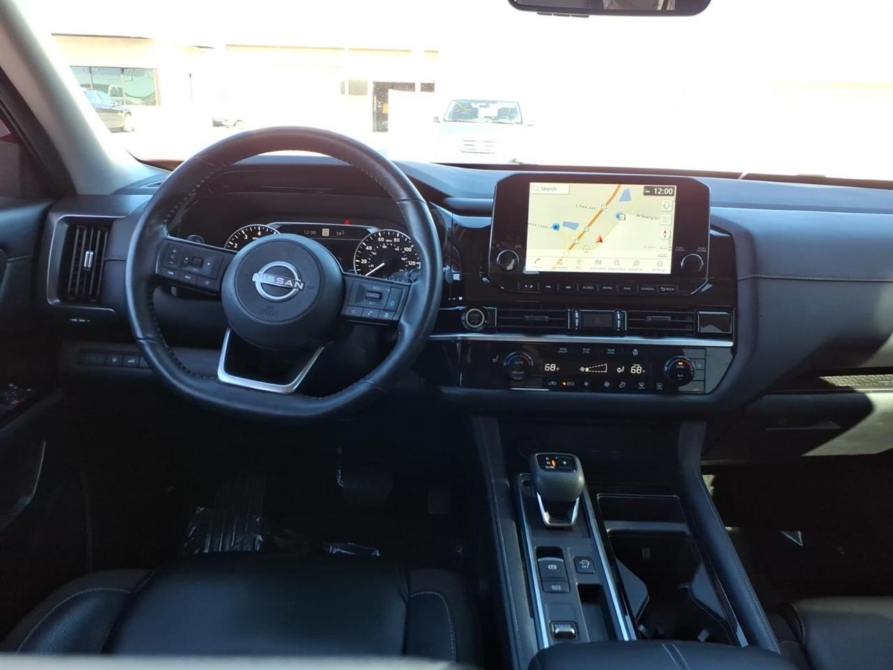 Nissan Pathfinder SL 2WD 2023