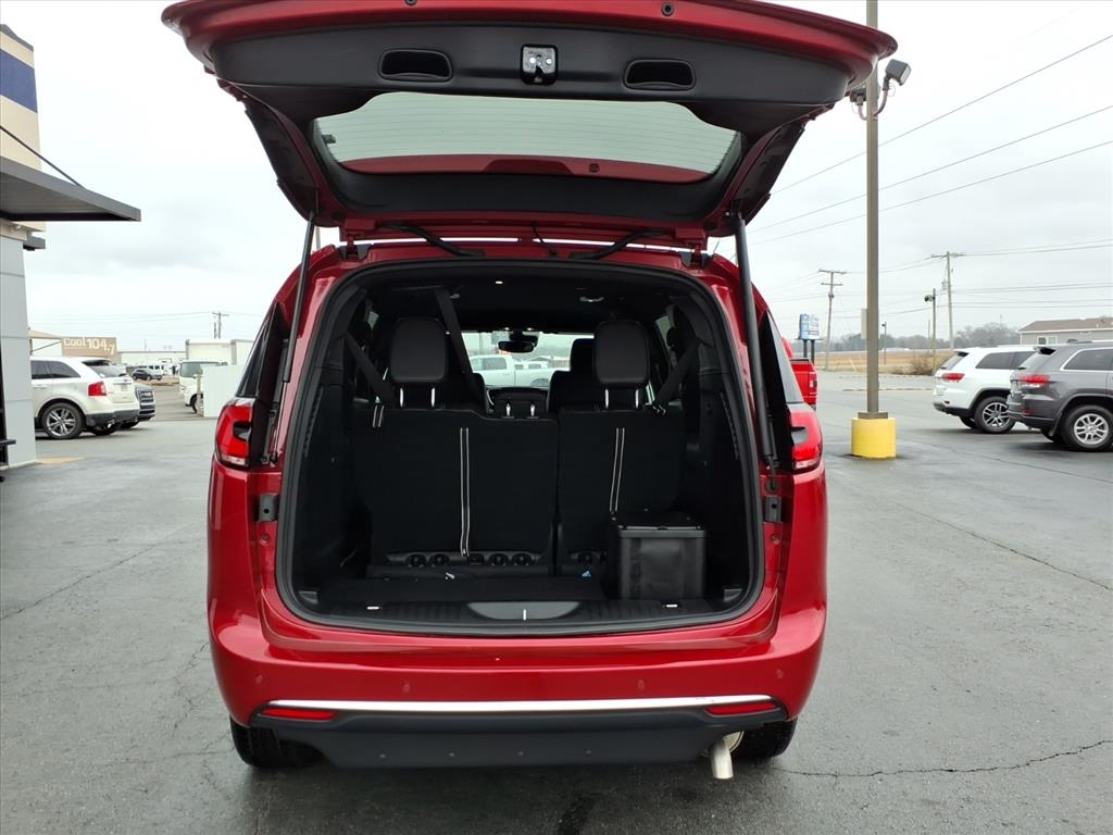 Chrysler Pacifica Select FWD 2025