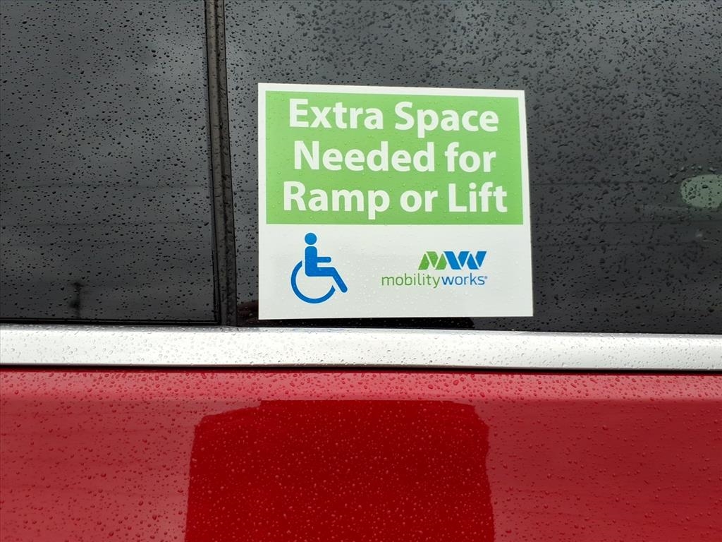 Chrysler Pacifica Select FWD 2025