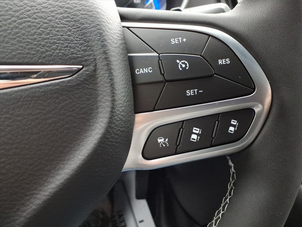 Chrysler Pacifica Select FWD 2025