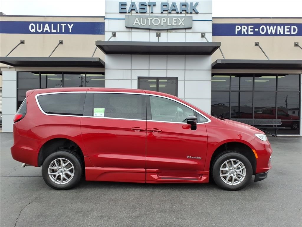 Chrysler Pacifica Select FWD 2025