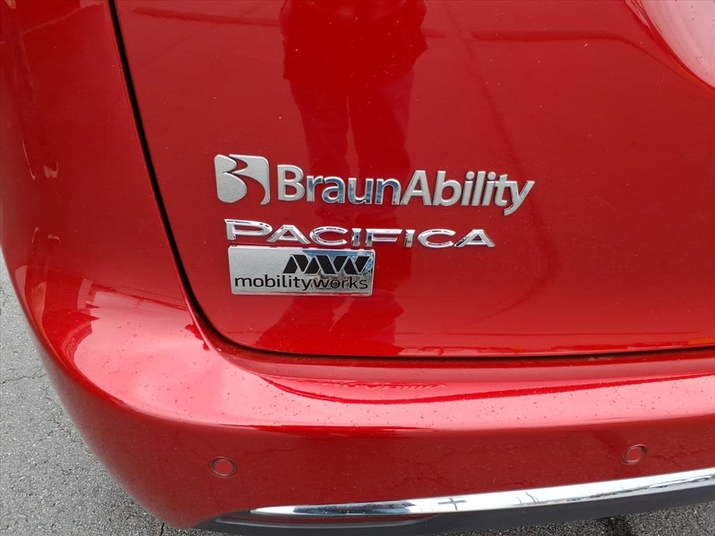 Chrysler Pacifica Select FWD 2025