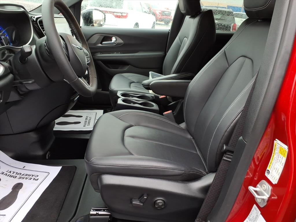 Chrysler Pacifica Select FWD 2025