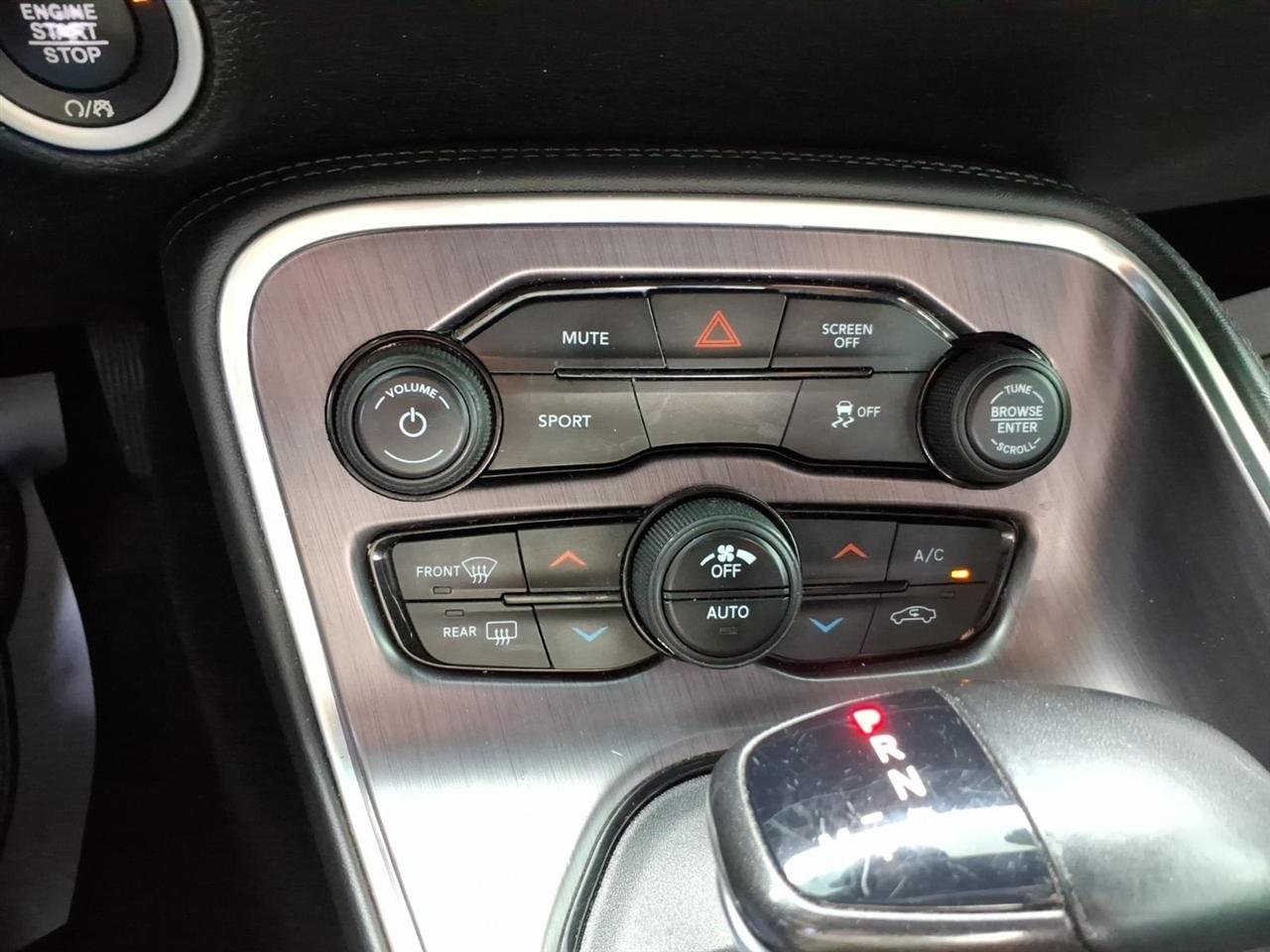 Dodge Challenger SXT RWD 2018