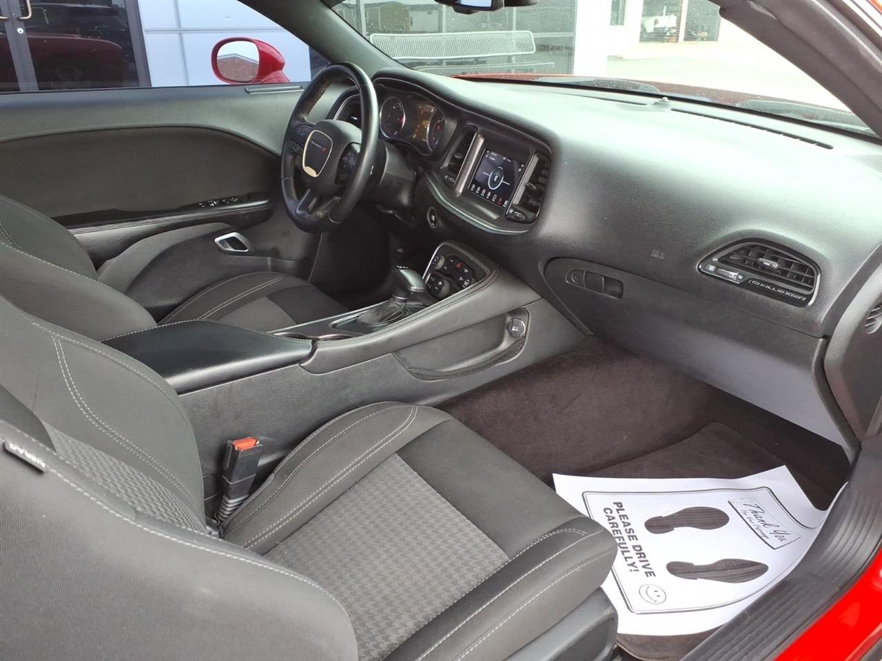 Dodge Challenger SXT RWD 2018