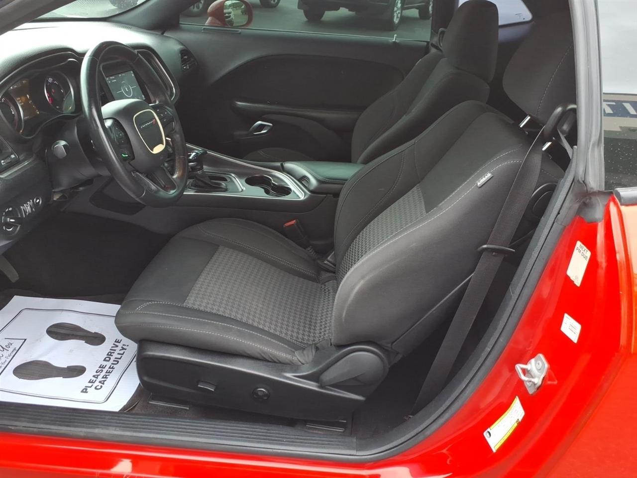 Dodge Challenger SXT RWD 2018