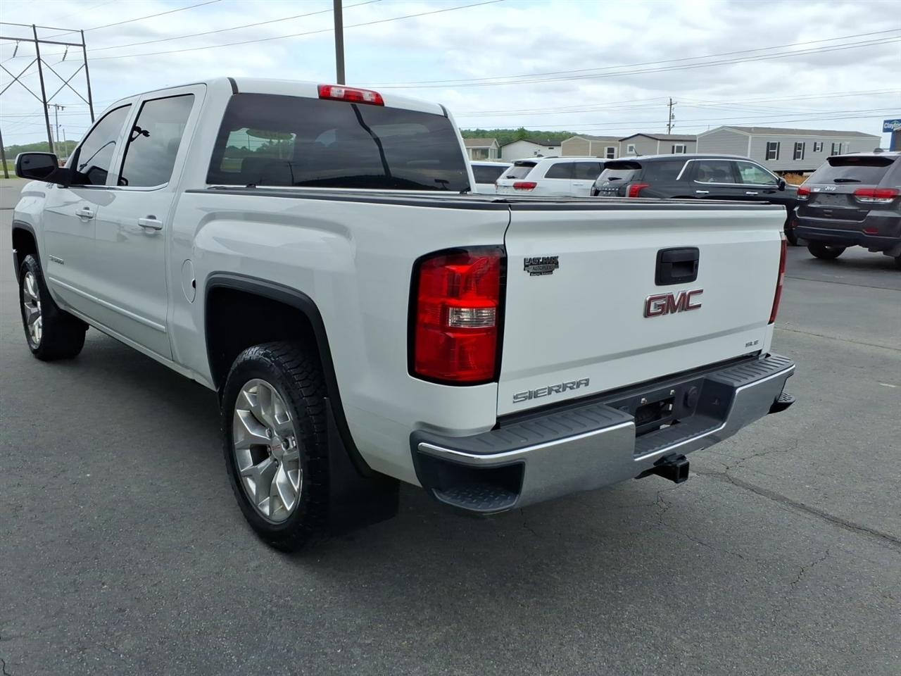 GMC Sierra 1500 4WD Crew Cab 143.5" SLE 2015