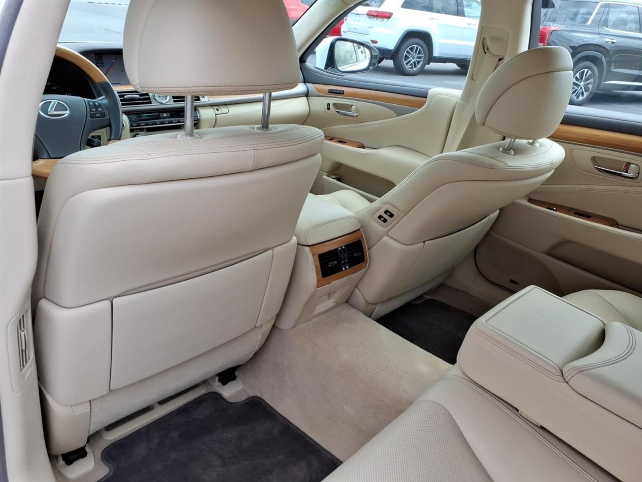 Lexus LS 460 4dr Sdn L RWD 2014