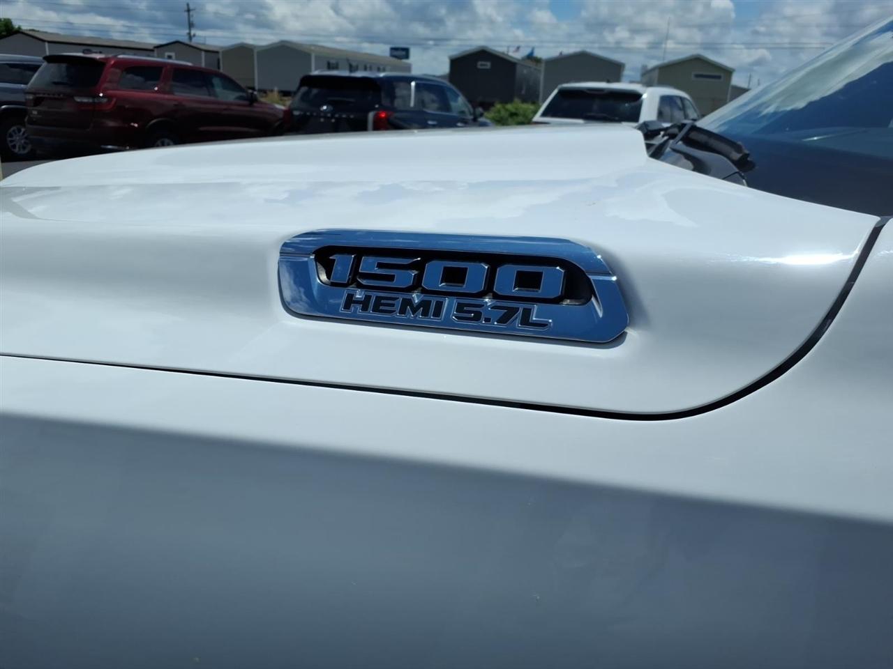 RAM 1500 Big Horn 4x2 Quad Cab 6'4" Box 2022