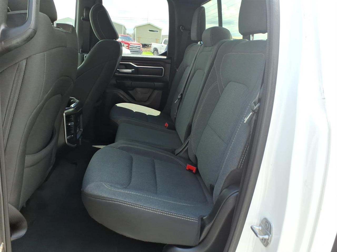 RAM 1500 Big Horn 4x2 Quad Cab 6'4" Box 2022