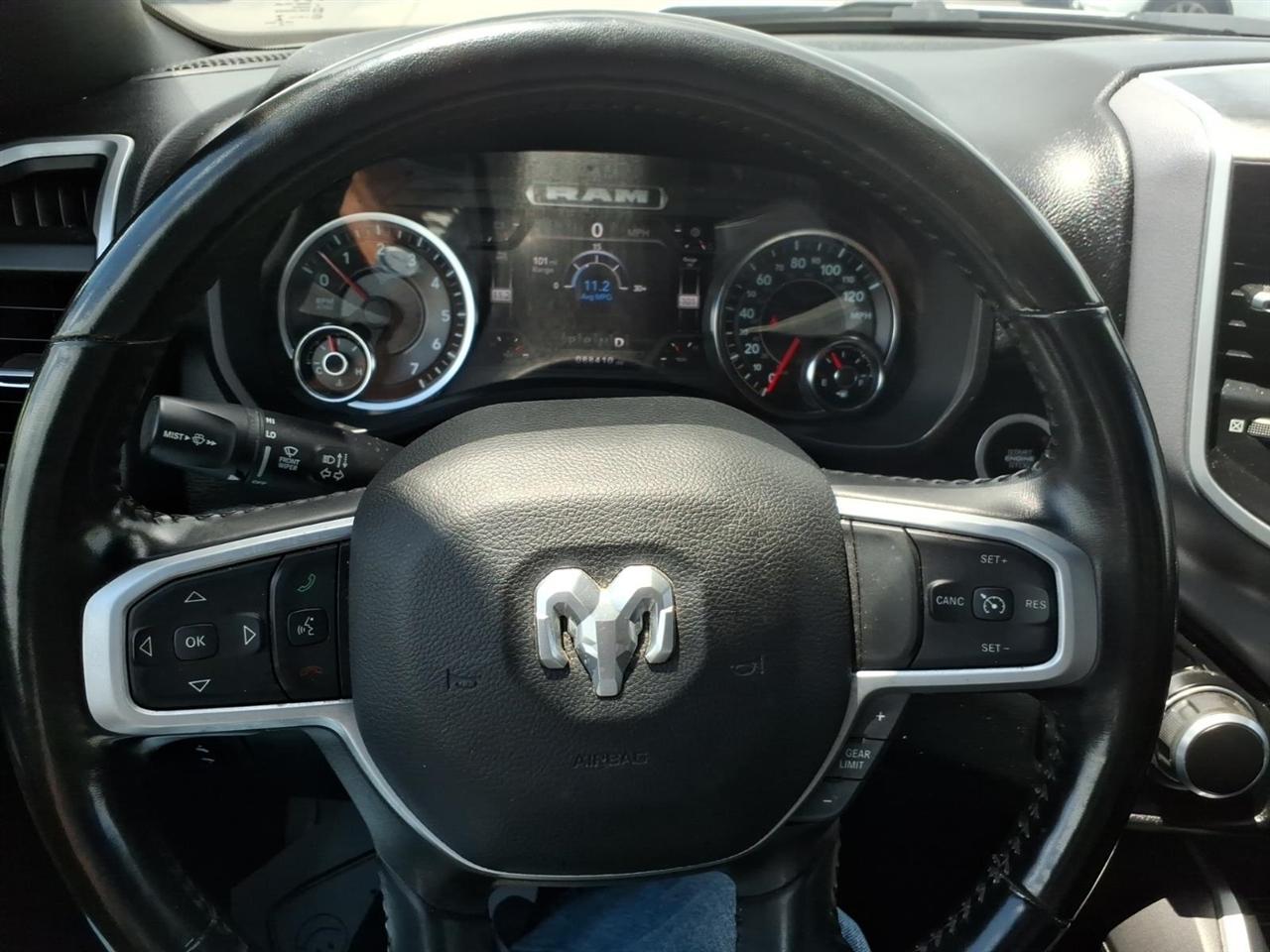 RAM 1500 Big Horn 4x2 Quad Cab 6'4" Box 2022