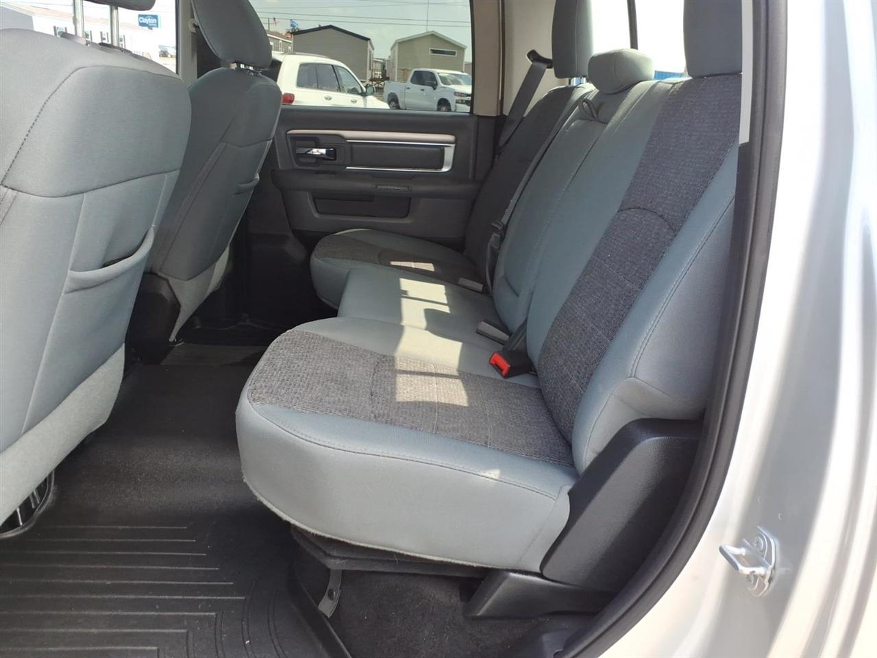 RAM 1500 2WD Crew Cab 140.5" Big Horn 2016