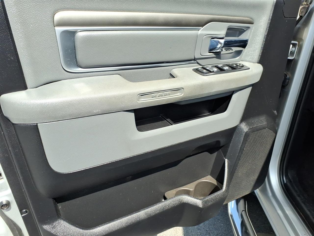 RAM 1500 2WD Crew Cab 140.5" Big Horn 2016