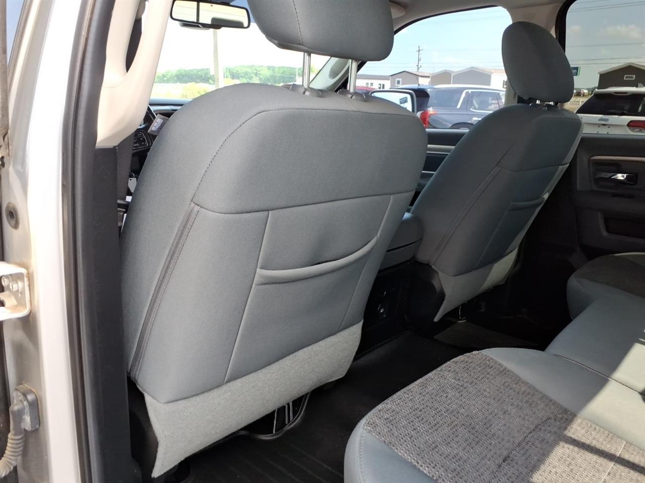 RAM 1500 2WD Crew Cab 140.5" Big Horn 2016